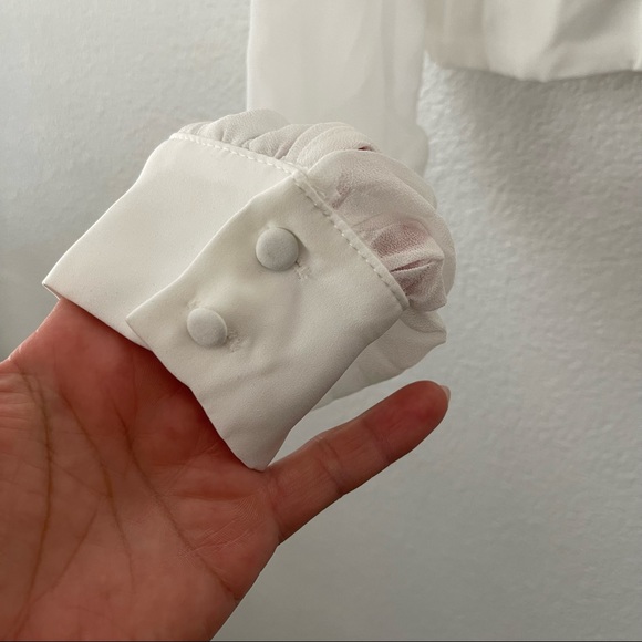 superdown Kalene Puff Sleeve Top in White Button Cuff Sleeves Size Small - Picture 3 of 8